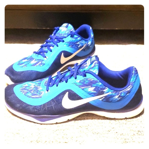 Nike Shoes - Nike Flex TR 6